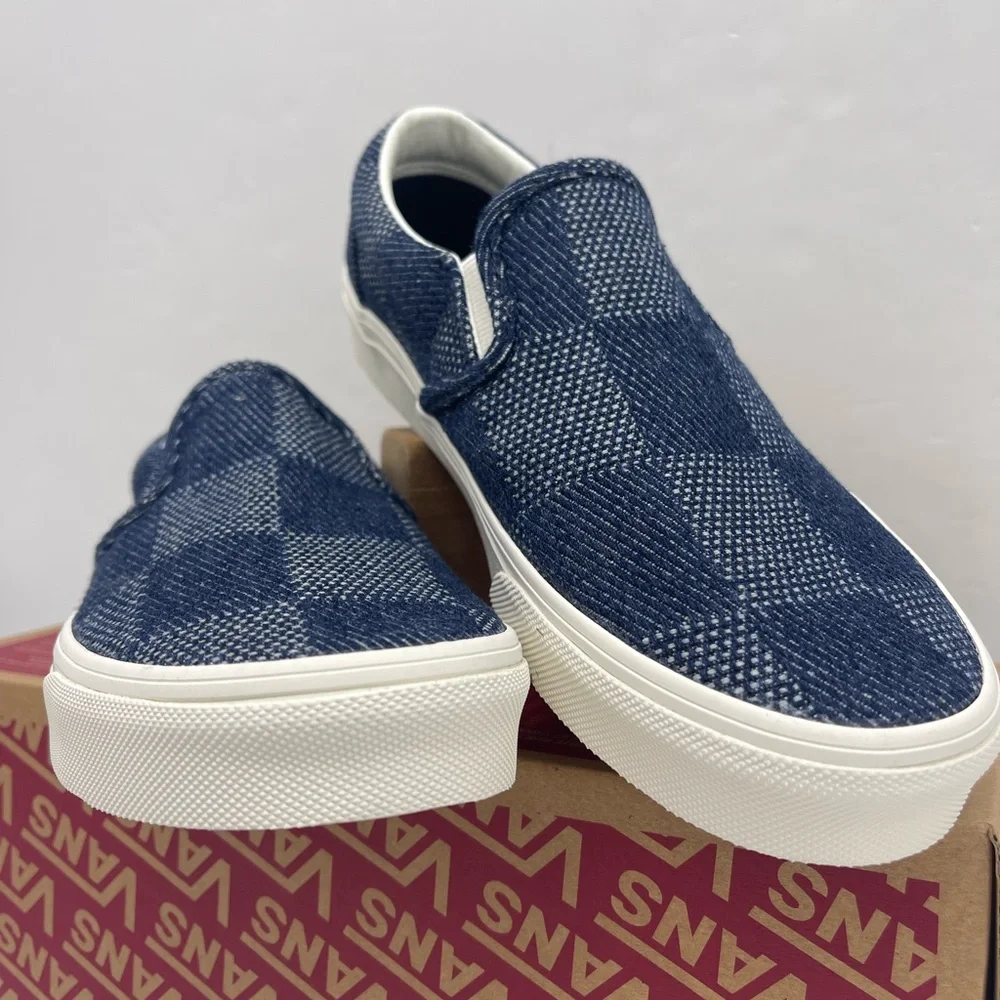 Vans WMNS Classic Slip-On
Denim Check Navy
VN0A2Z41NVY Classic Slip-On Sneakers - Picture 3 of 16